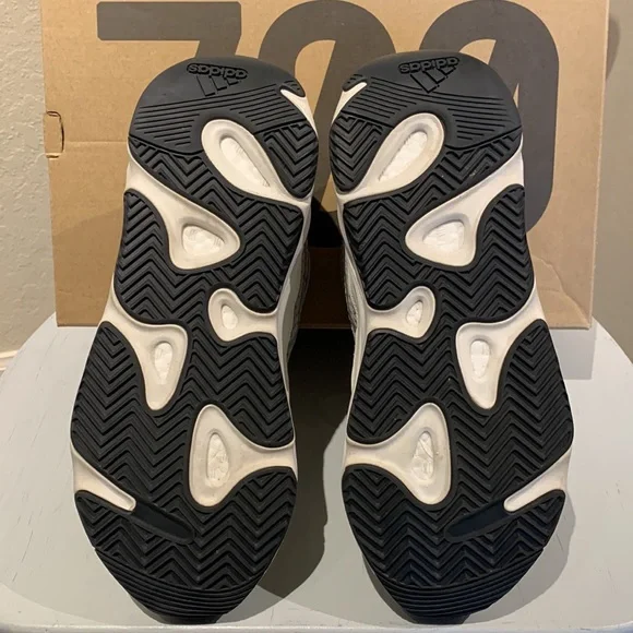 Men’s Barely Worn Adidas Yeezy Boost 700v2 Static size 10 with box - Picture 6 of 8